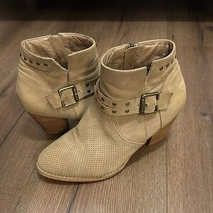 Maurice’s ankle boot heels